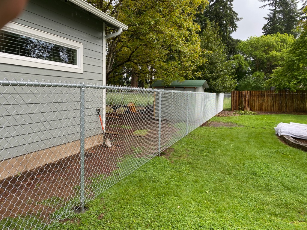 Residential privacy fencing installation